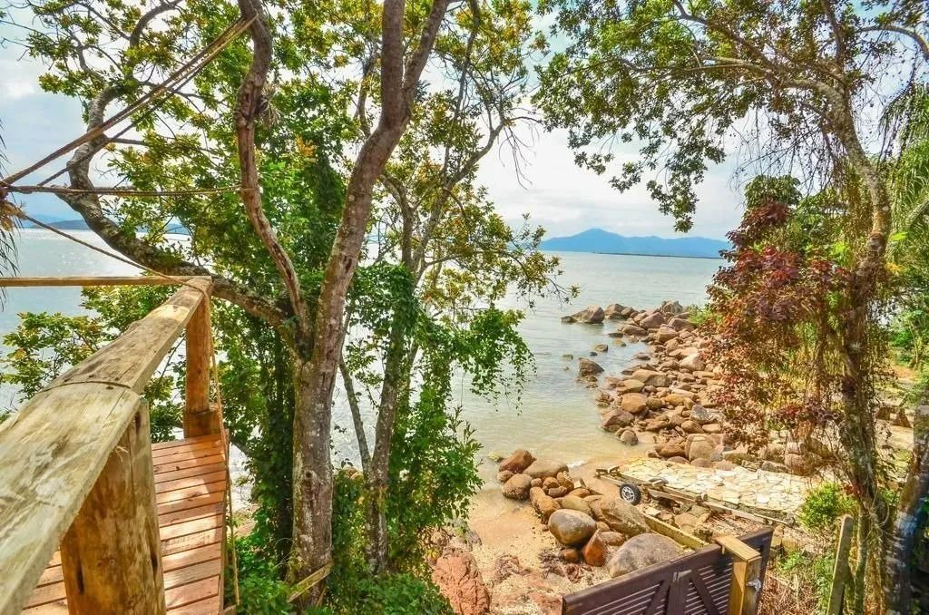 casa com cinco quartos pé na areia em Sambaqui - Foto 2