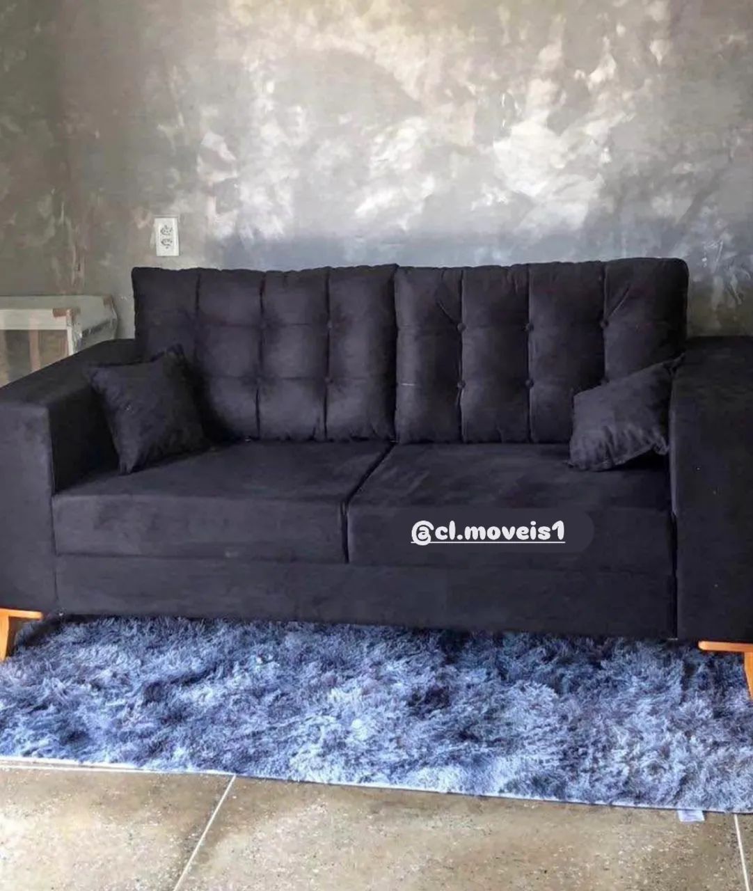 Sofá retrô disponível 