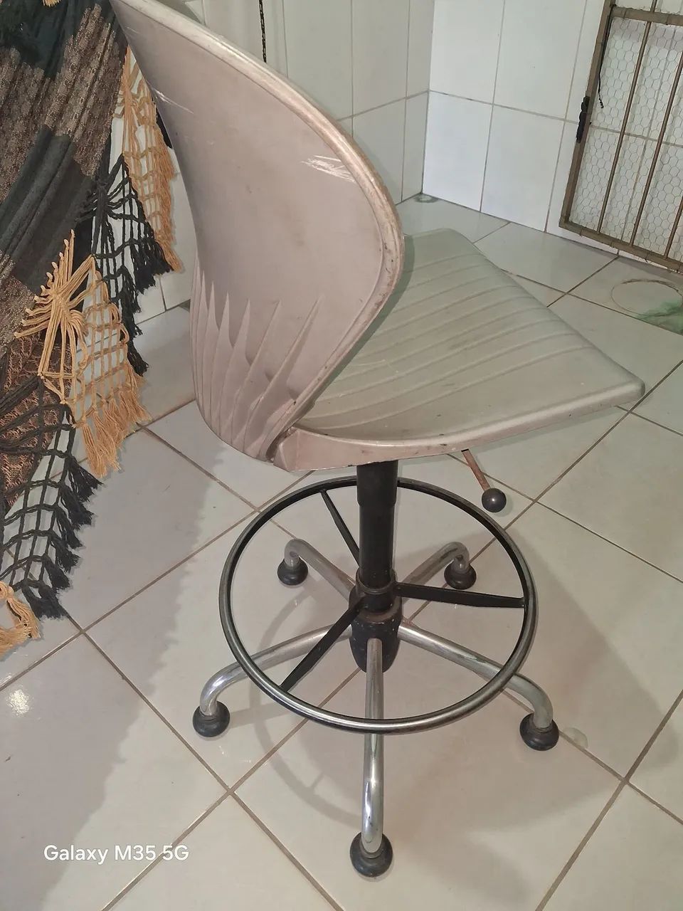 Cadeira para balcão com Regulagem.  - Foto 3