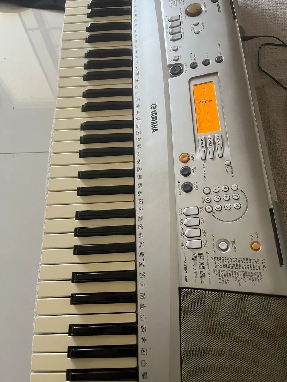 Teclado Yamaha PSR E303 - Instrumentos musicais - Piatã, Salvador