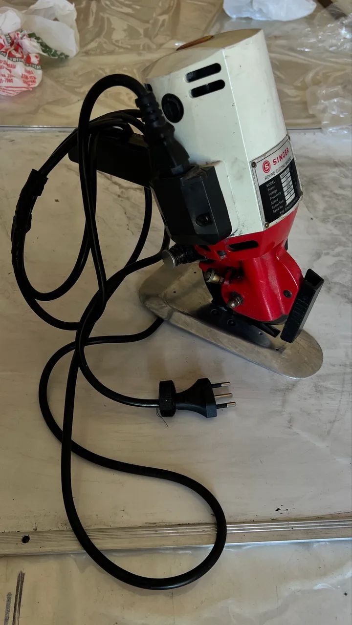 MAQUINA DE CORTAR TECIDOS E MALHA