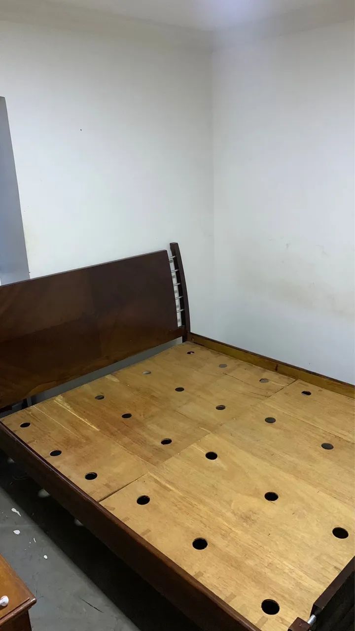 Vendo cama Queen de mogno maciço, semi nova sem colchão!  - Foto 5