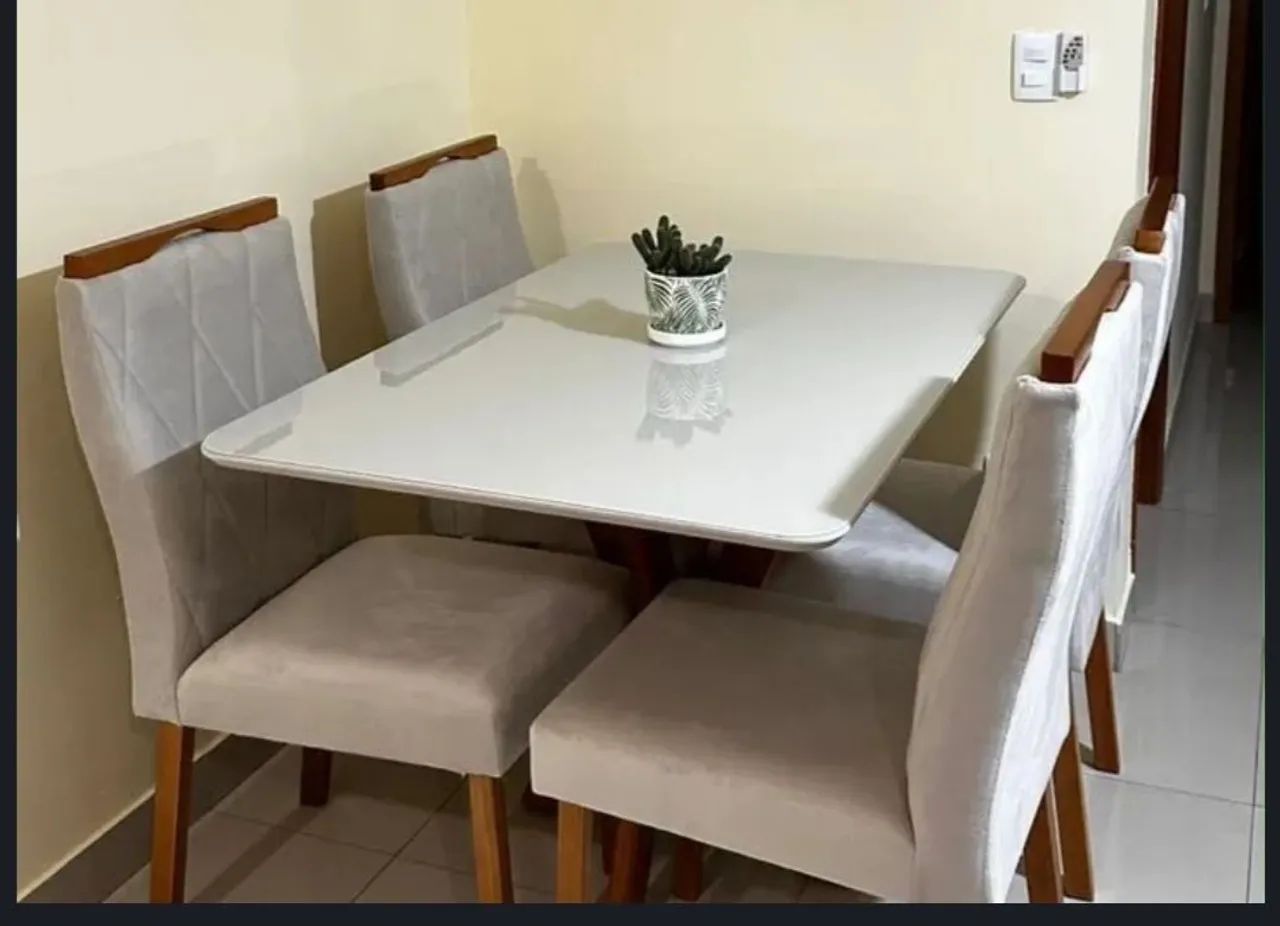 Mesa em Laka 