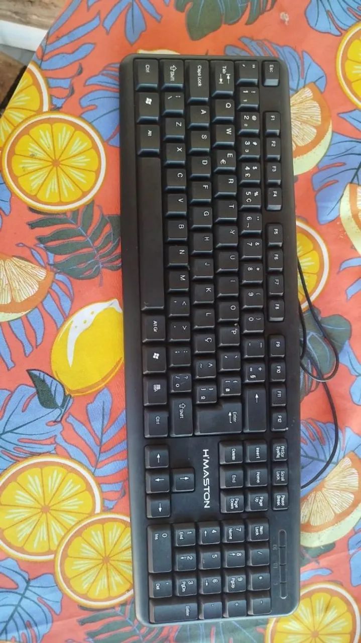 Teclado de escritório usado, mas em bom lugar estado com todas as teclas funcionando 
