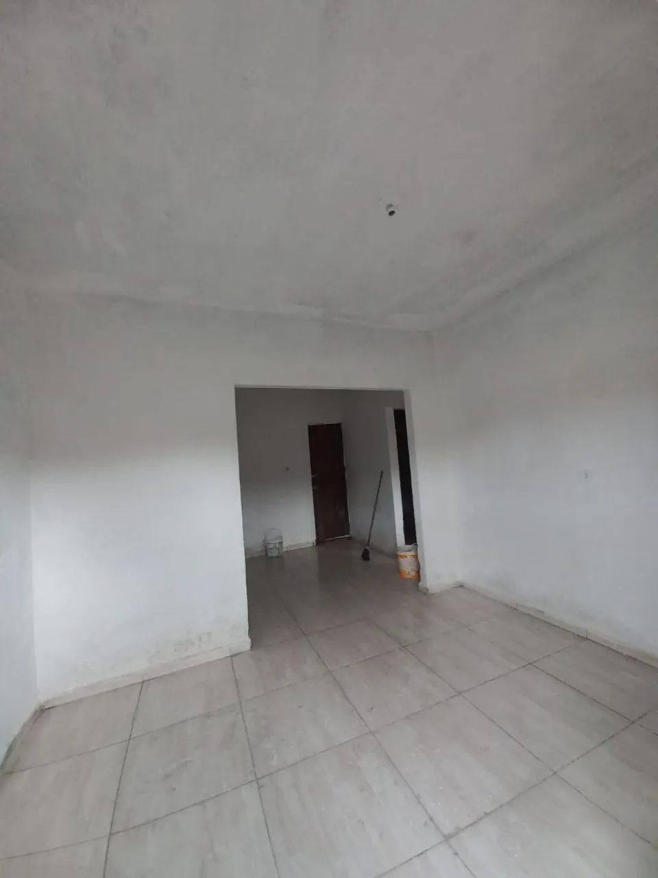 UMA CASA NA LAGE EM UMA ÓTIMA RUA 