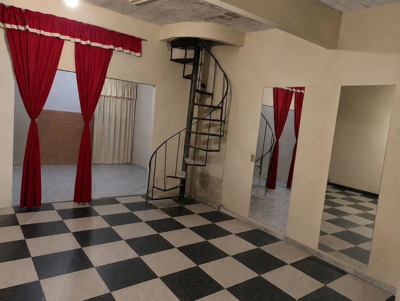 VENDO CASA DE 2 PAVIMENTOS - R$ 100.000 - Foto 2