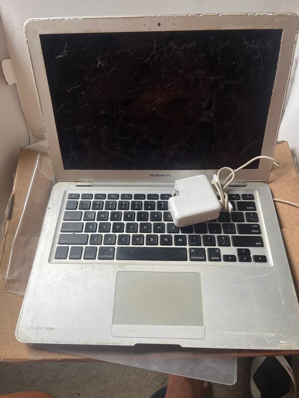 MacBook Air 2009 tela danificada e parado  - Foto 2