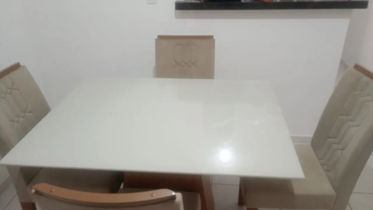 Mesa tampo de Vidro 4 cadeiras 