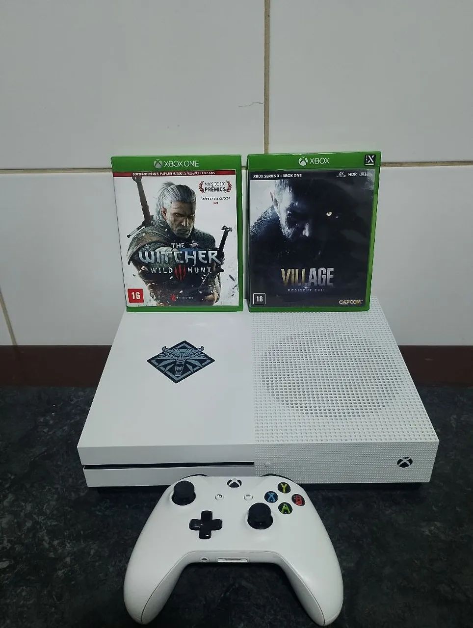 XBOX ONE S - CONSERVADO E FUNCIONANDO PERFEITAMENTE!