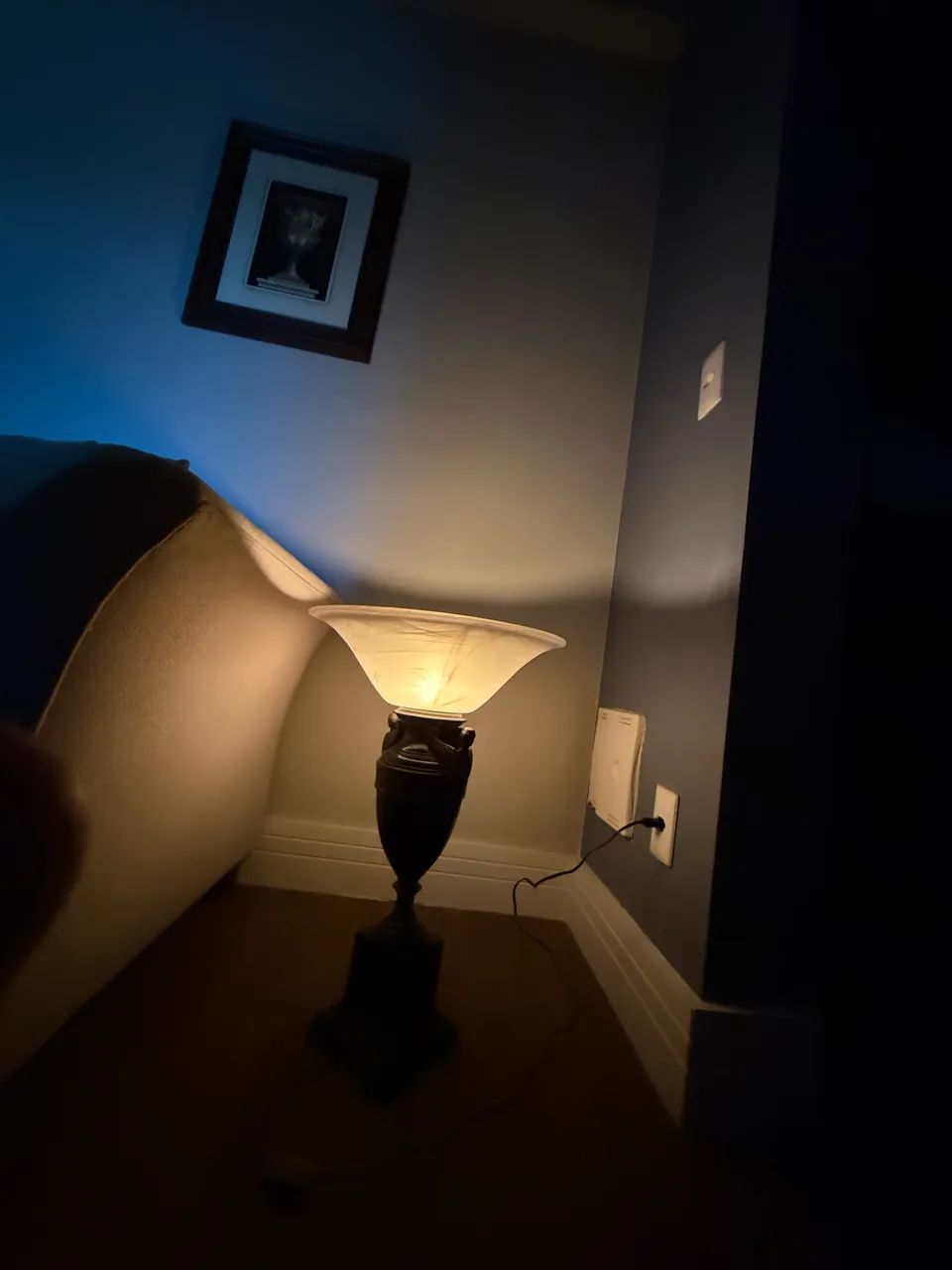 Abajur Clássico com Base Decorativa e Cúpula de Vidro - Foto 4