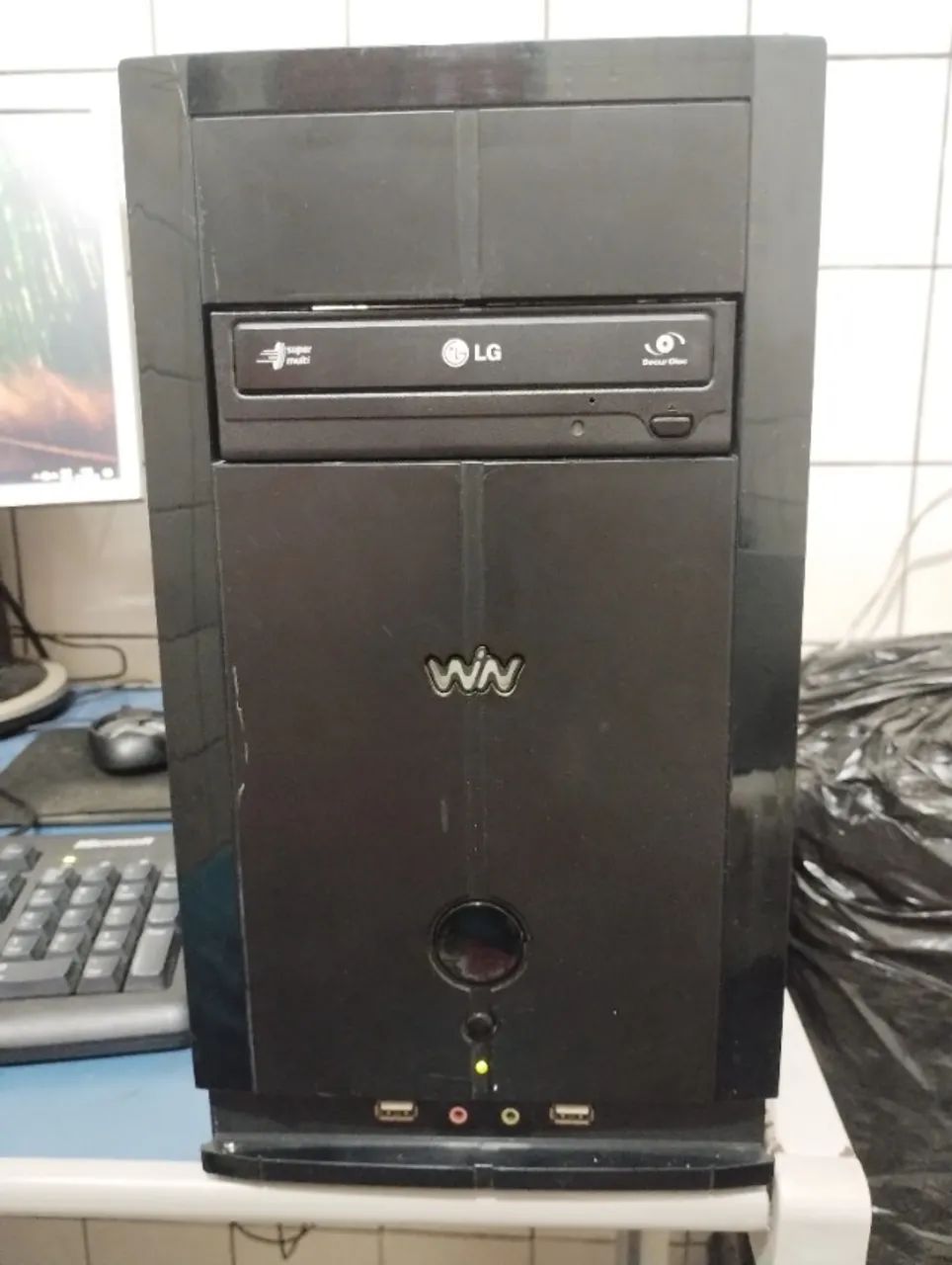 CPU  Intel Core2Duo E8400 + 4gbram + HD 640gb