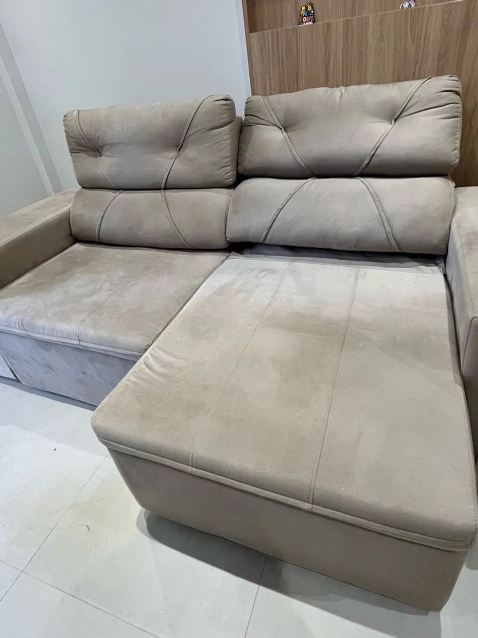 Sofá Retrátil Bege Suede - Foto 3