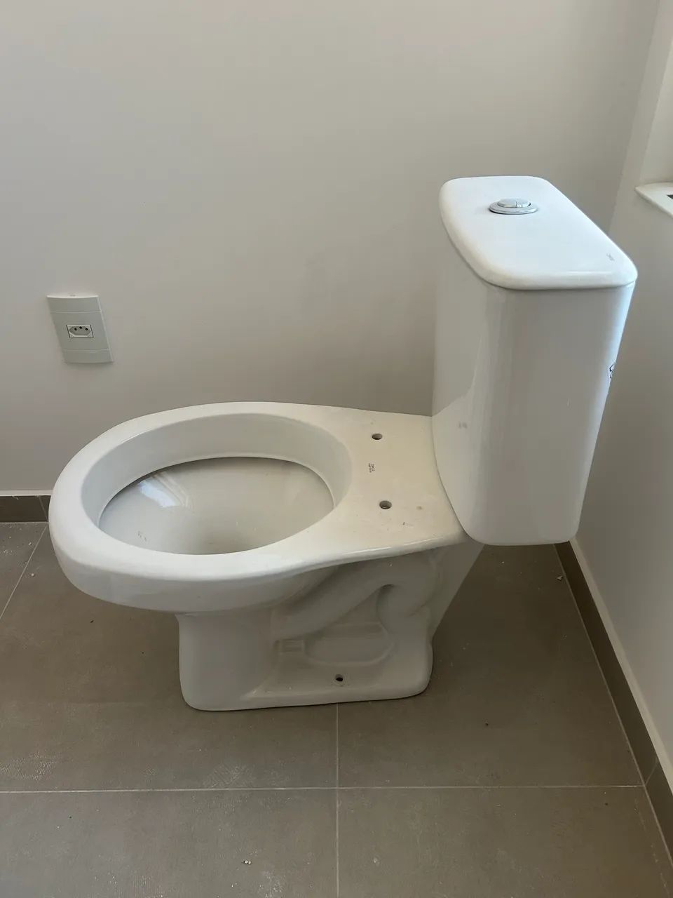 Vaso sanitário DECA com caixa acoplada  - Foto 2