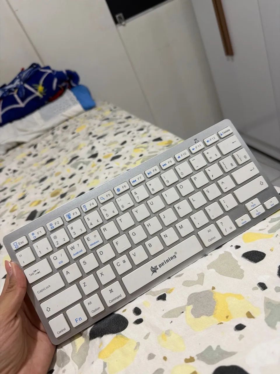 TECLADO NOVO E CONSERVADO - VIA BLUETOOTH