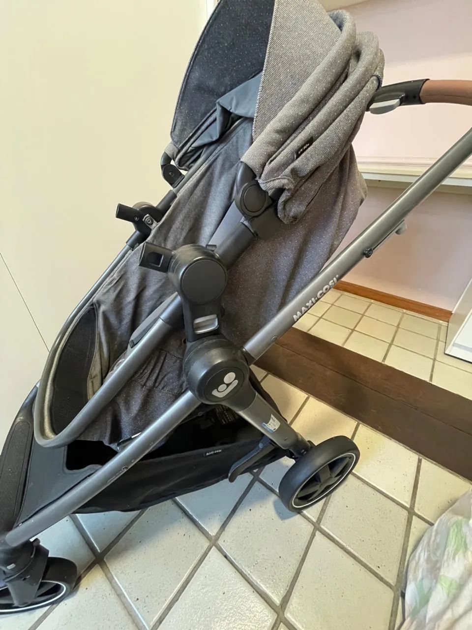 Vendo carrinho de bebê Maxi-Cosi Anna 2 - Foto 2