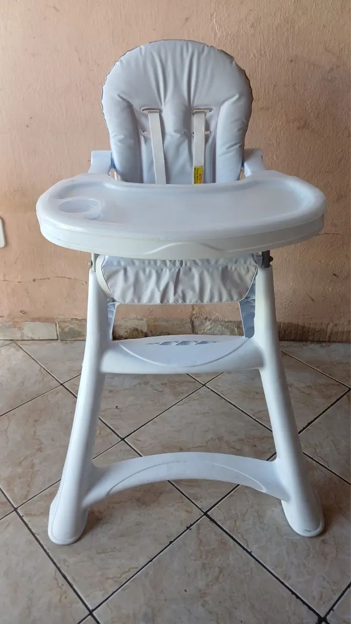 Cadeira alimentação semi nova