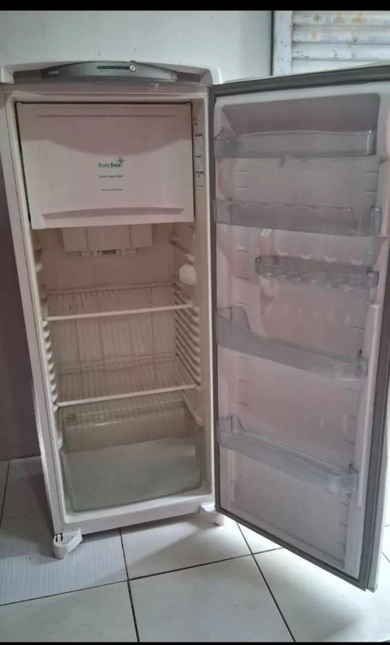 Vende-se geladeira bem conservada funciona perfeitamente ? - Foto 2