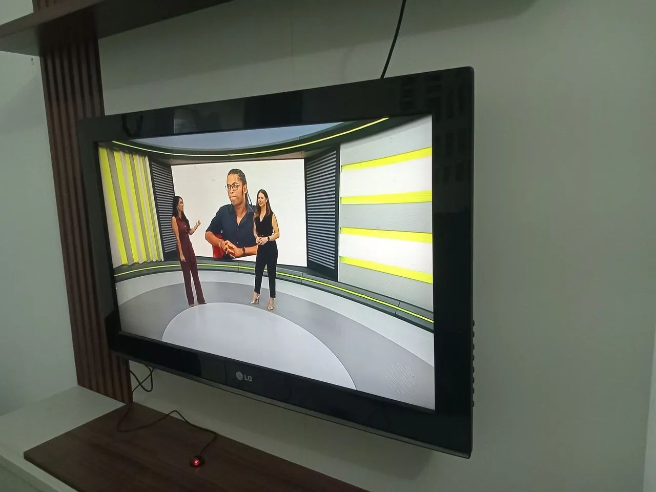 TV 32" Smart com o aparelho  - Foto 2