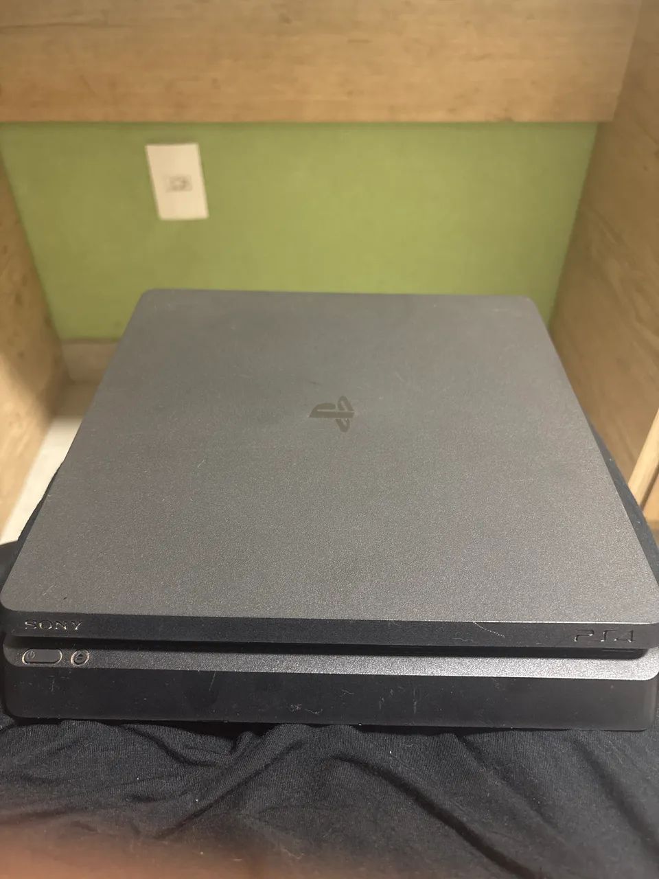 PLAYSTATION 4 SLIM