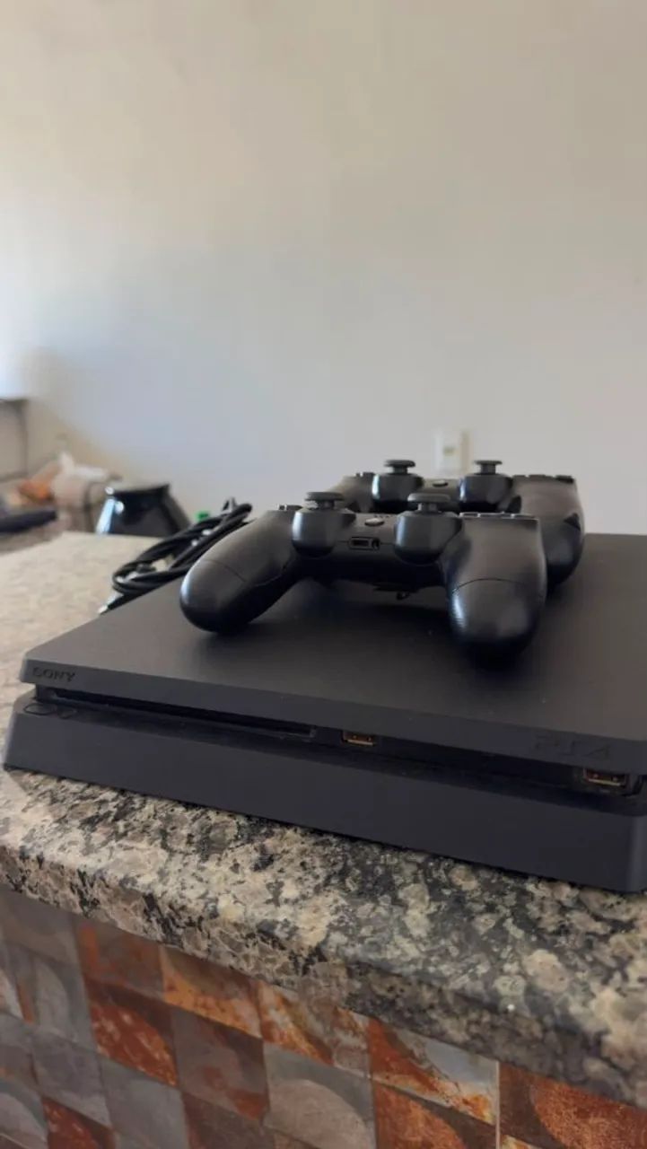 PS4 slim +2 controles  - Foto 2