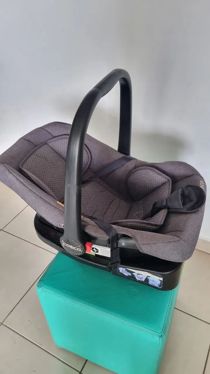 Carrinho bebê Cosco com bebê-conforto e base veicular - Foto 5