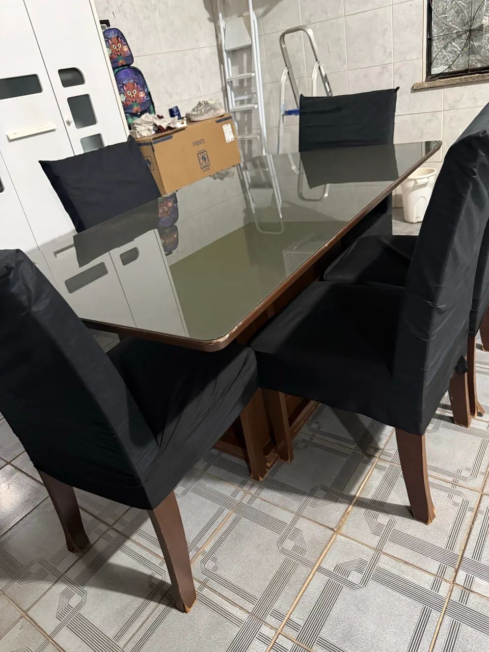 Mesa com 5 cadeiras tampo em vidro  - Foto 2