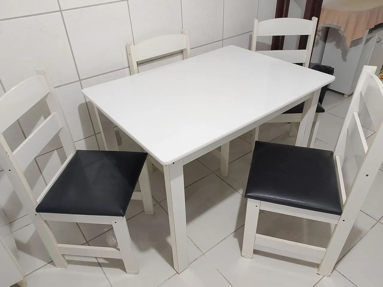 Mesa com cadeiras - Foto 3