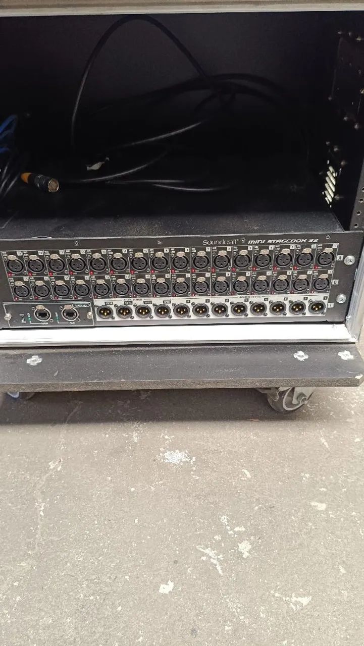 Mesa de som soundcraft VI 2