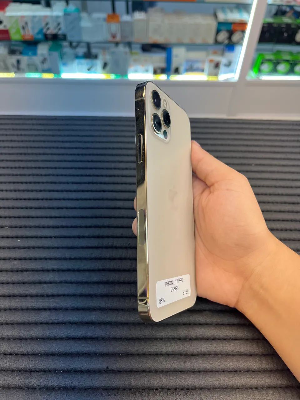 iPhone 12 Pro 256GB Gold Todo original com garantia - Celulares e