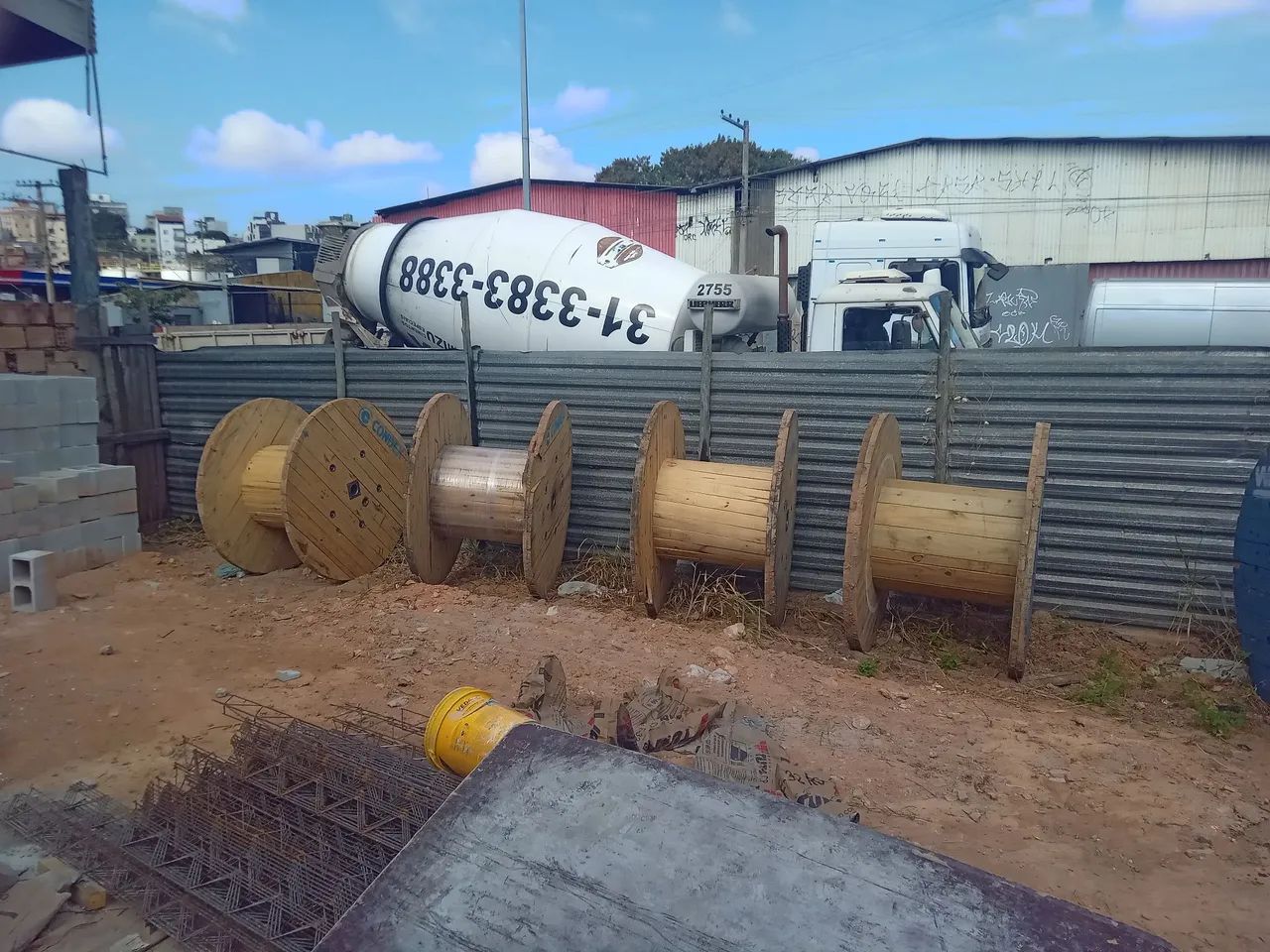 Bobinas de madeira para fazer messas