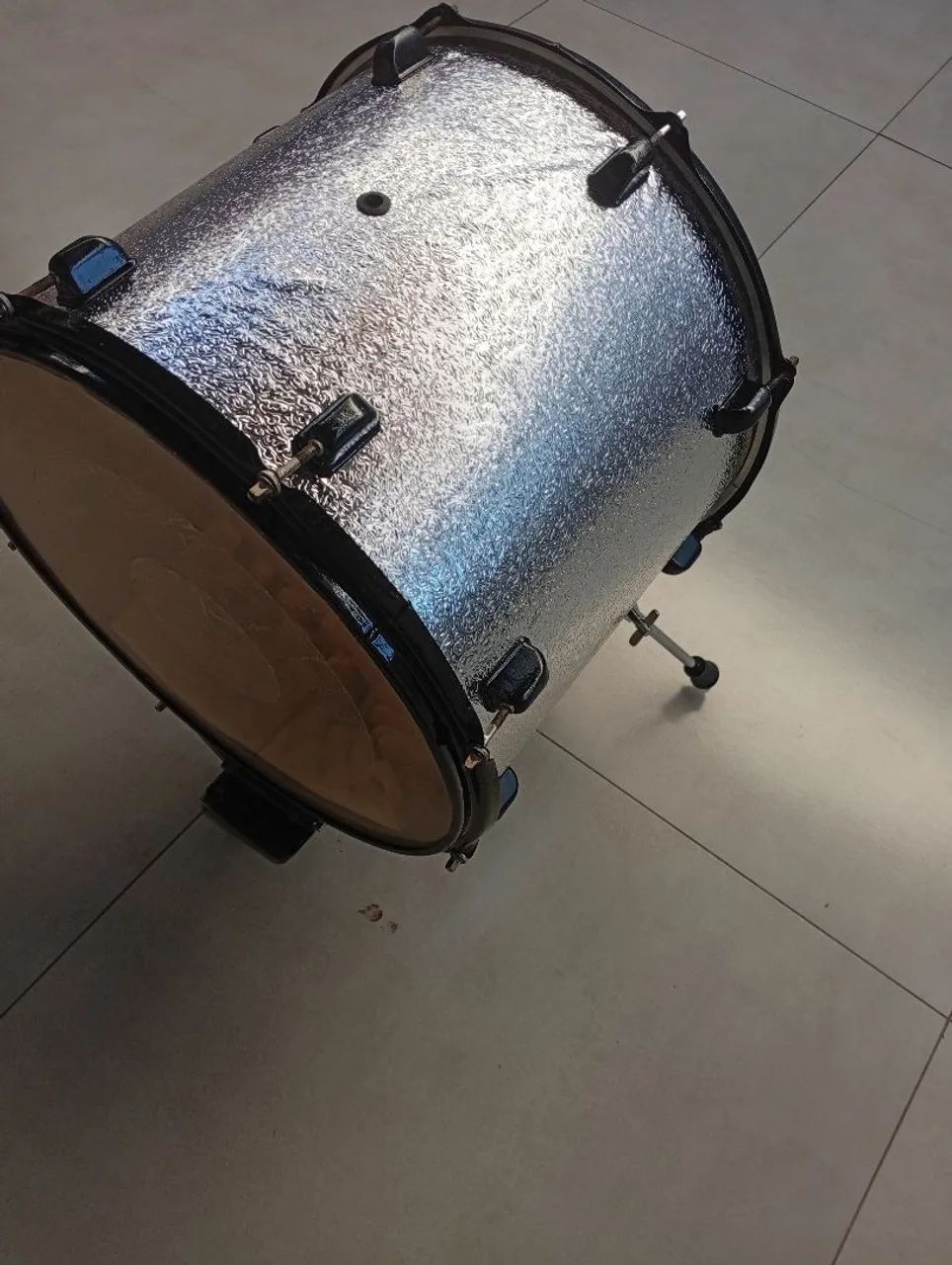 Surdo 16" convertido pra bumbo com pés e elevador. - Foto 5