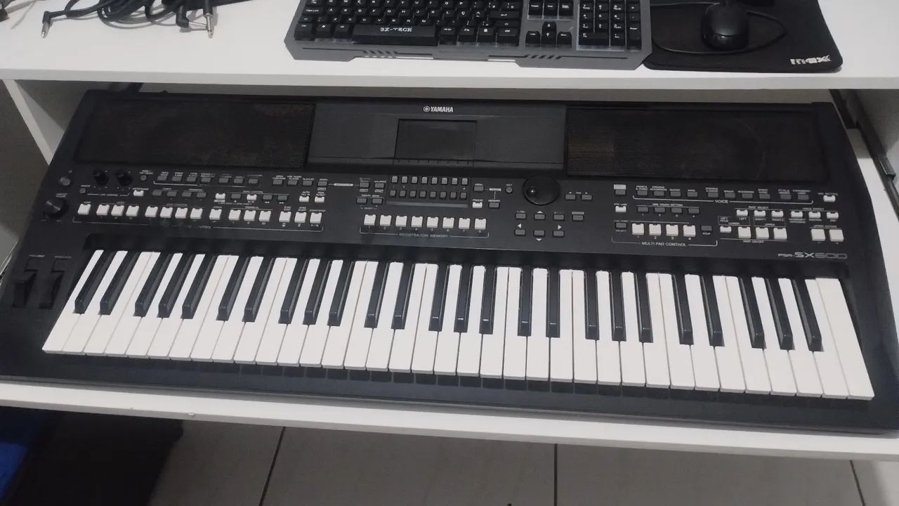 Teclado usado Yamaha psr-SX600 