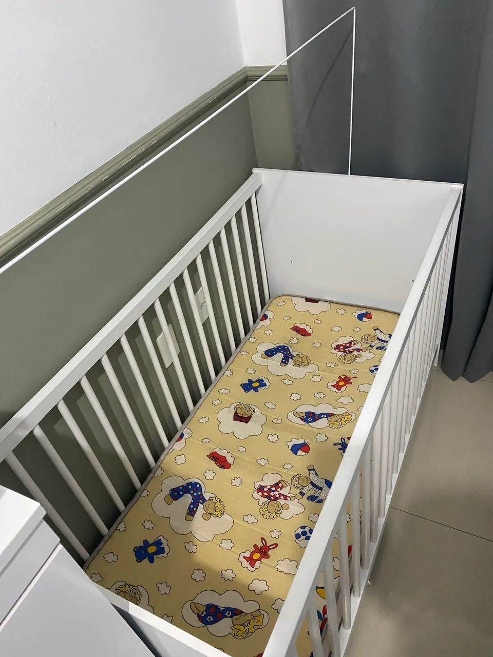Berço infantil Seminovo com colchão 
