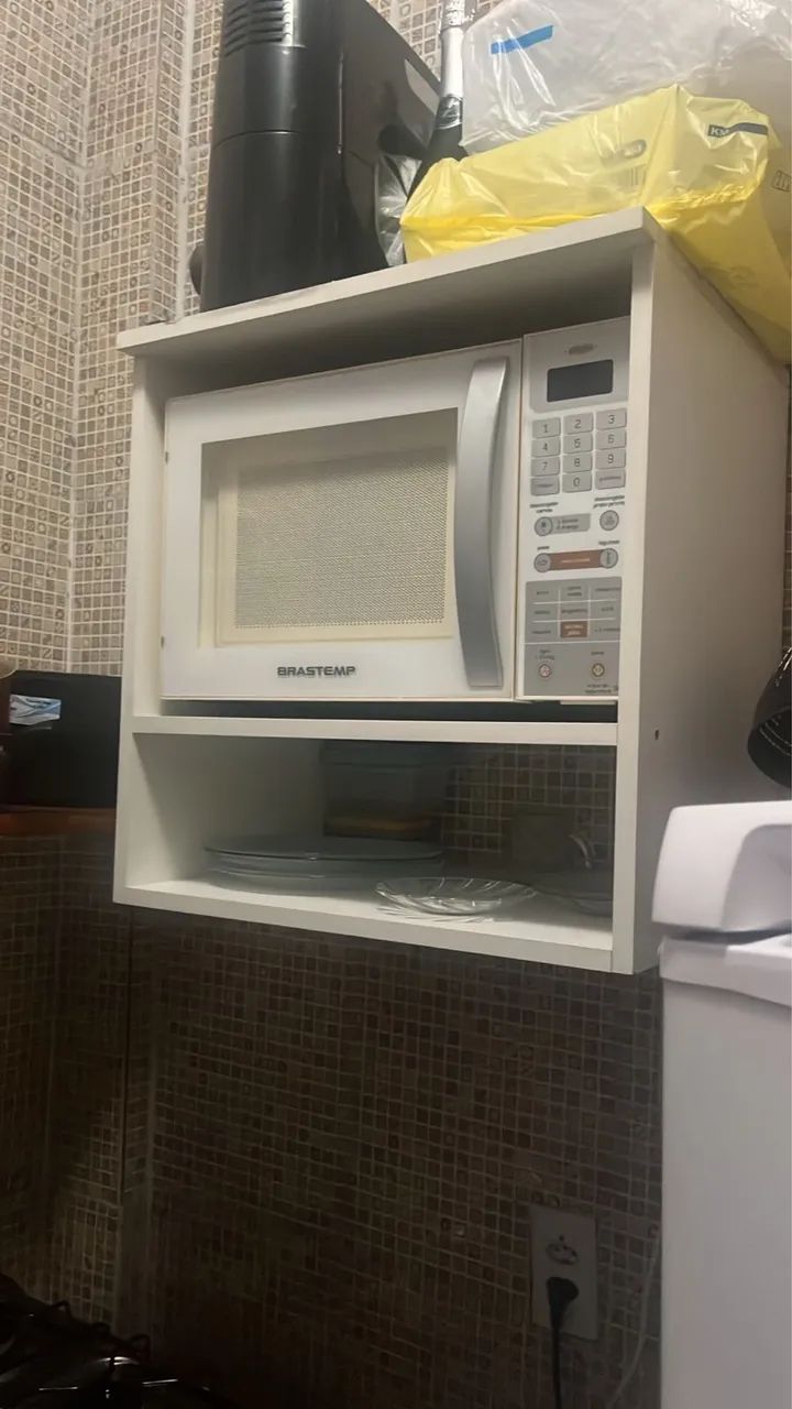 Microondas e suporte 