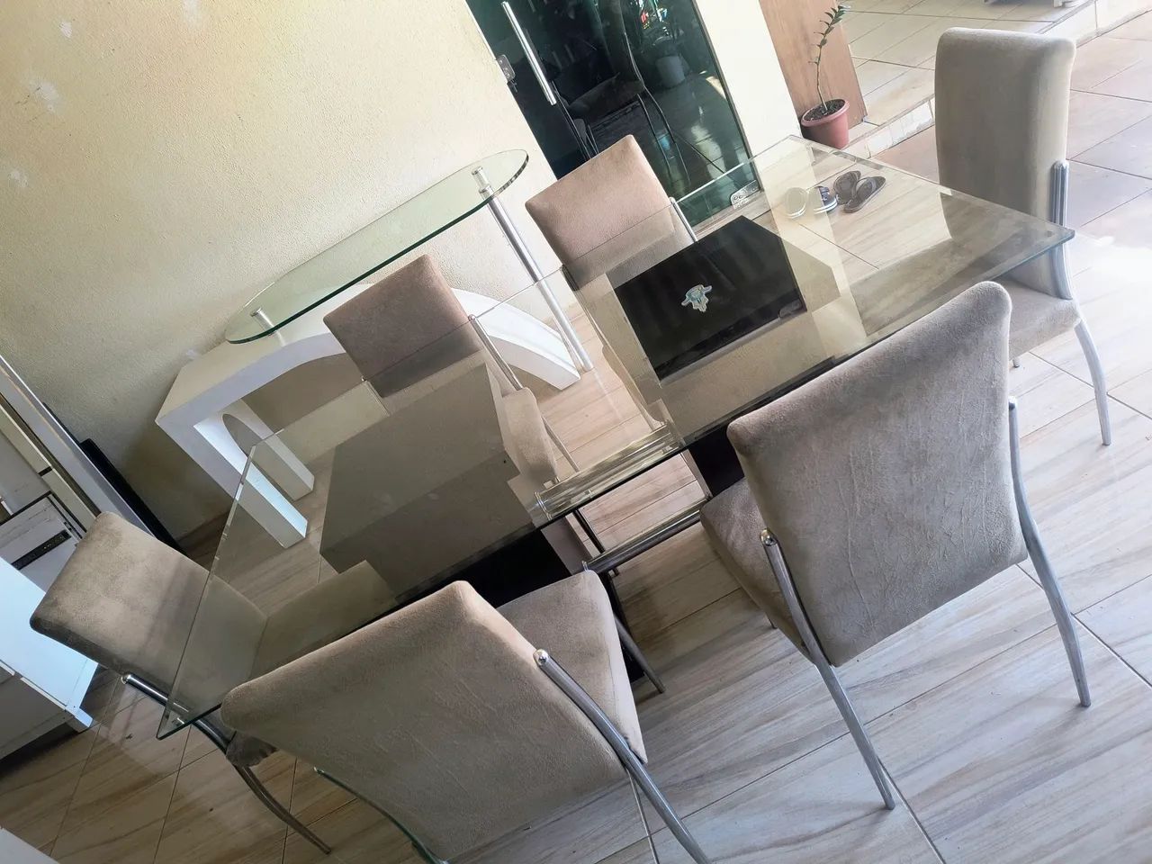 MESA EM VIDRO COM 6 CADEIRAS  - Foto 2