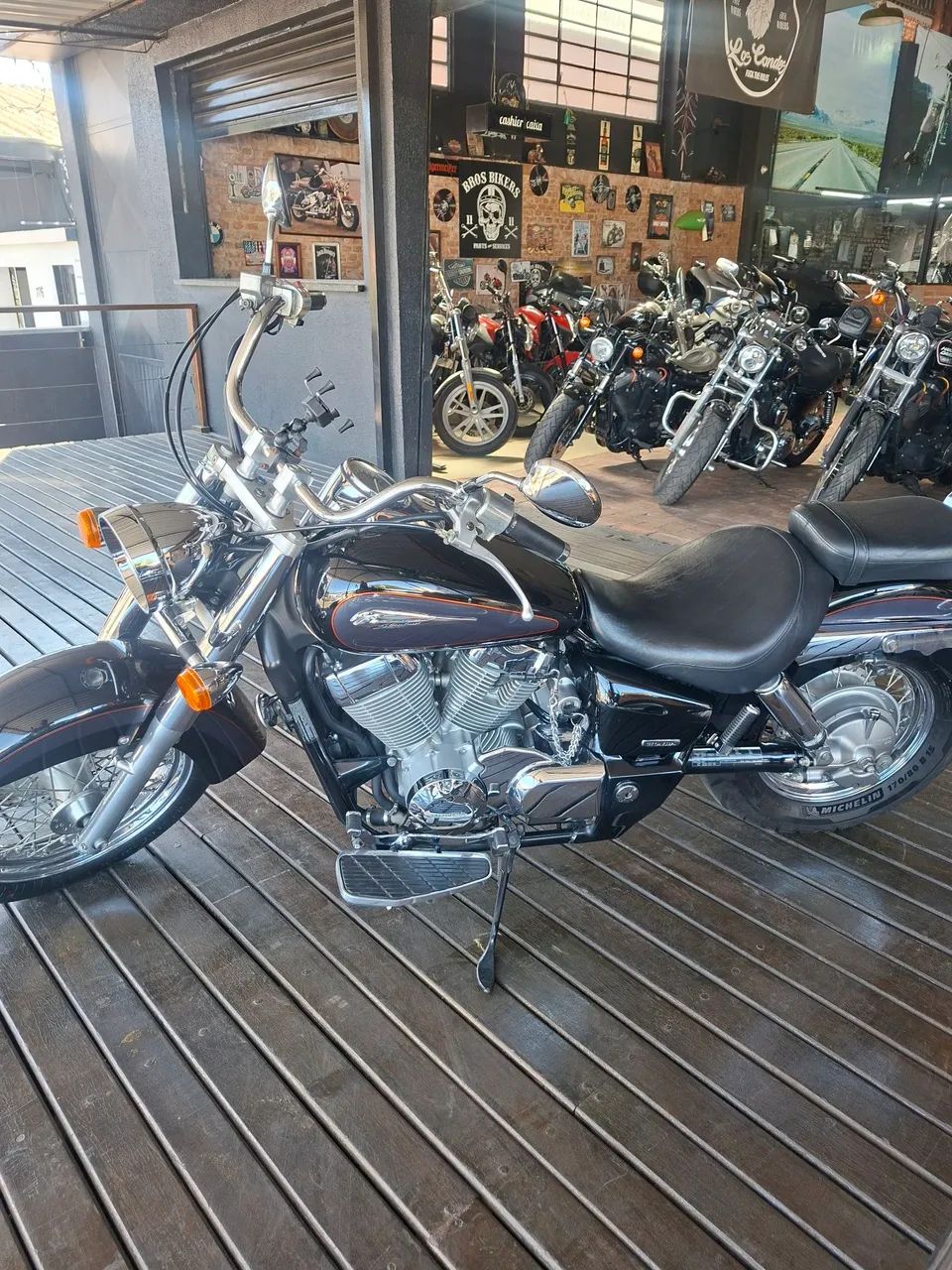 HONDA SHADOW 750 