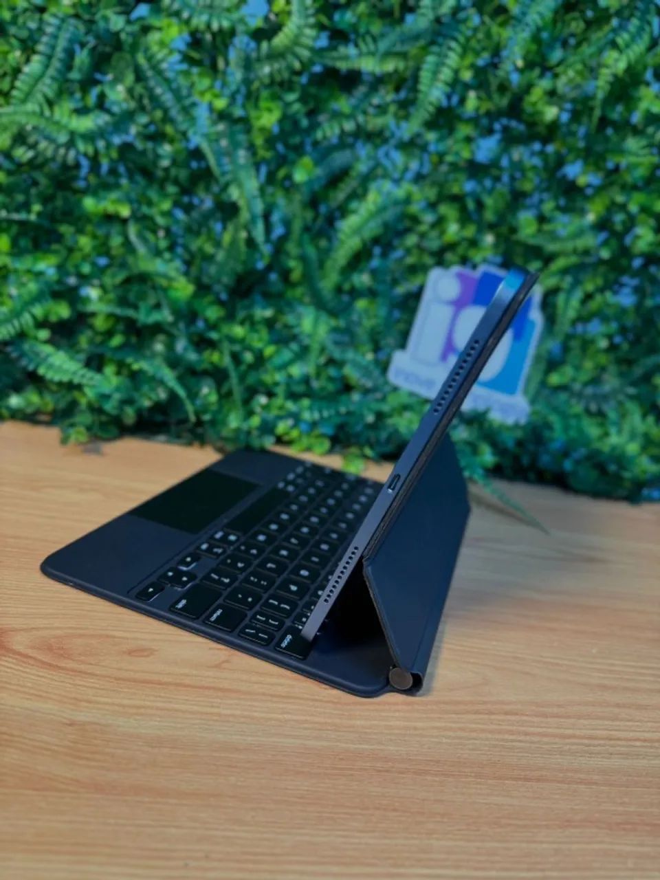 Case Apple Magic Keyboard  A2261  Compatível com: iPad Pro 11" (1ª, 2ª, 3ª e em muitos cas - Foto 2