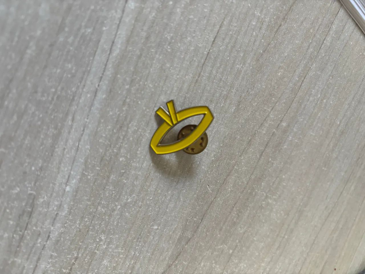 Broche de metal amarelo novo pin - Foto 3