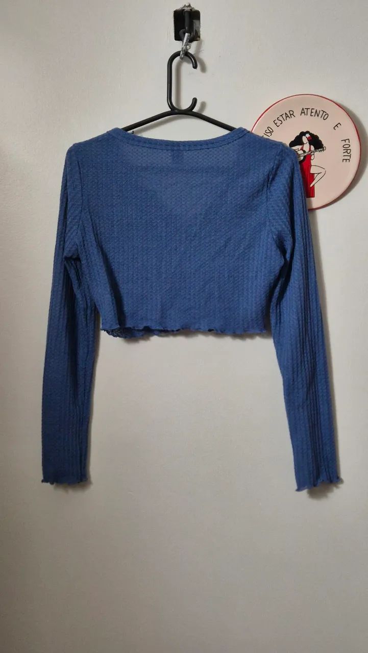Cropped manga longa azul shein - Foto 3