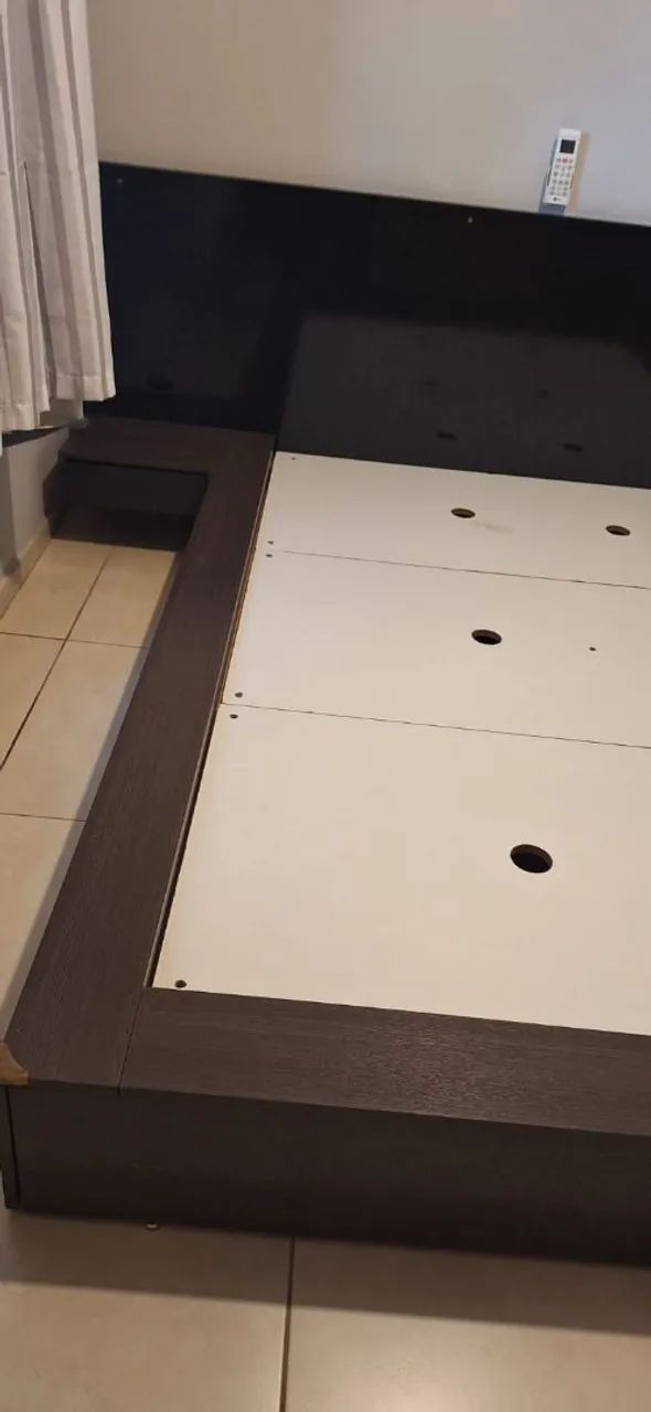 Cama de casal com cabeceira e mesinha de apoio com gaveta embutida  - Foto 6