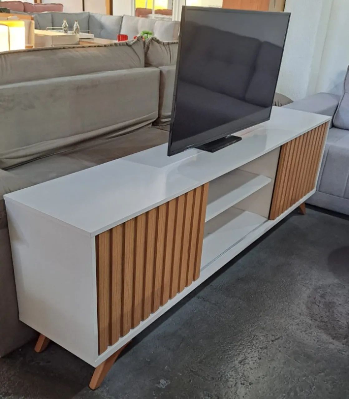 Rack Bancada Pé Retrô P/TVs Até 65 Polegadas 2.0M. São Produtos Novos Direto da Fábrica!