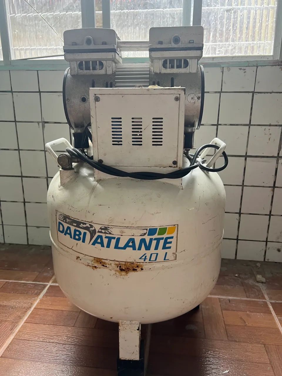 Compressor odontológico Dabi 