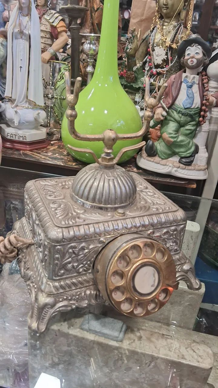 telefone  estilo imperial ou barroco com disco de discagem rotativo e estrutura  - Foto 6