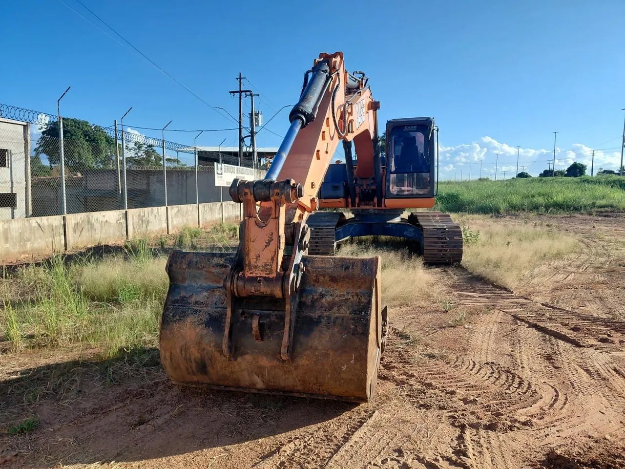 Vende se escavadeira hidráulica Cx 220C  - Foto 2