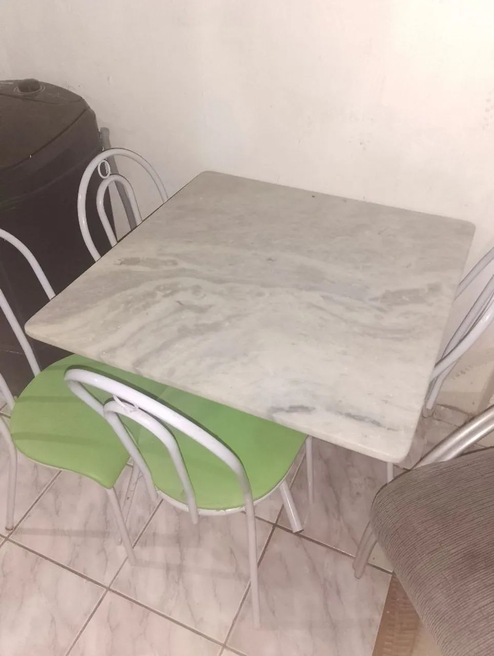 Vende-se uma mesa de mármore aceito negociação de preço 