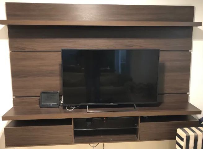 Rack suspenso para TV em MDF