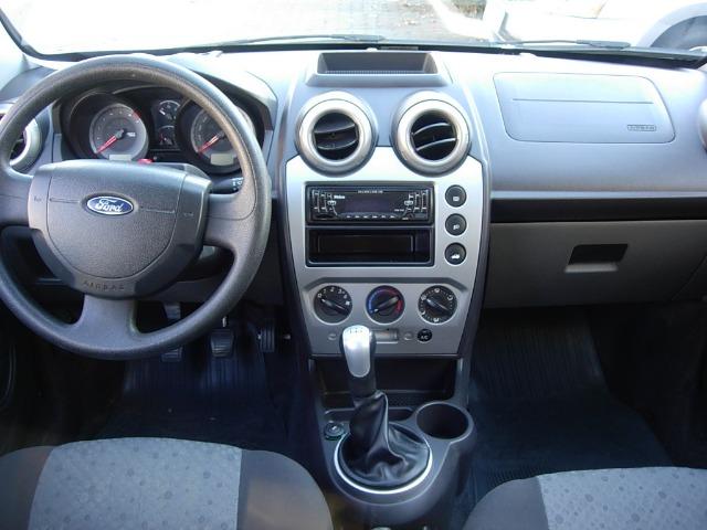 Ford Fiesta hatch 1.6 - Foto 6