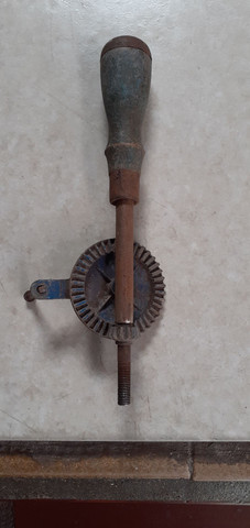 Furadeira manual antiga - Foto 2