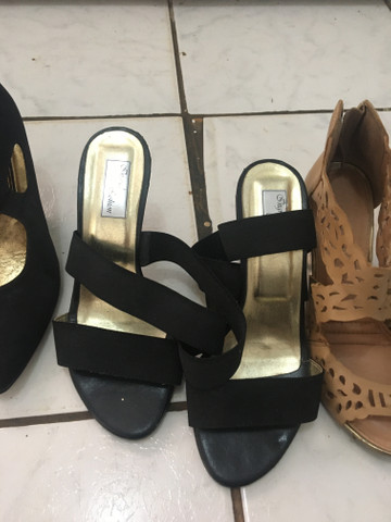 sapatos e roupas femininas