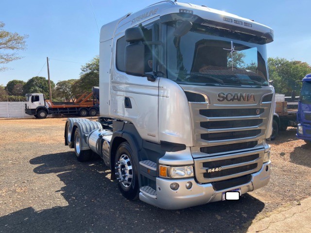 SCANIA R 440 6X2 STEAMLINE ANO 2015